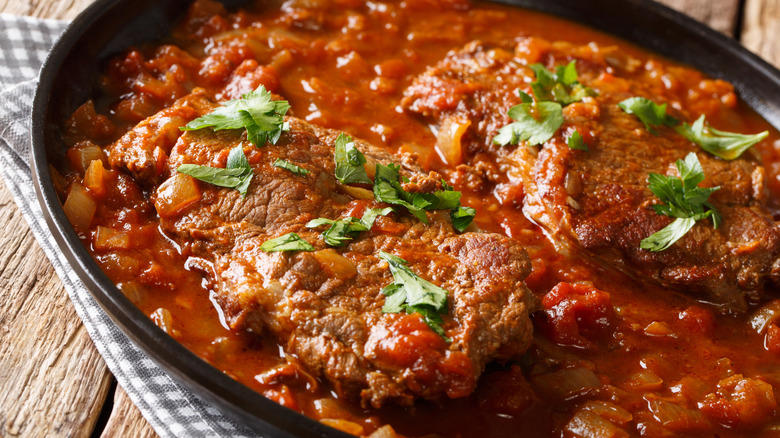 Johnny Marzetti, Gooey butter cake, Hot dish, Swiss steak, Pork tenderloin sandwich, Cincinnati chili, Taco pizza, Loose meat sandwich