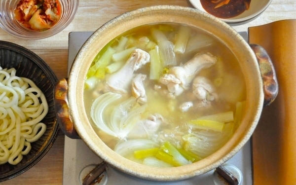 ナンプラー風味が新鮮！ 鶏唐揚げレモン鍋, 塩麹で柔らか！ ヨーグルトカレー鍋, 鮭と根菜の酒粕豆乳鍋, タイ風ちゃんこ鍋, キムチチーズタッカルビ鍋, 韓国の水炊き「タッカンマリ」