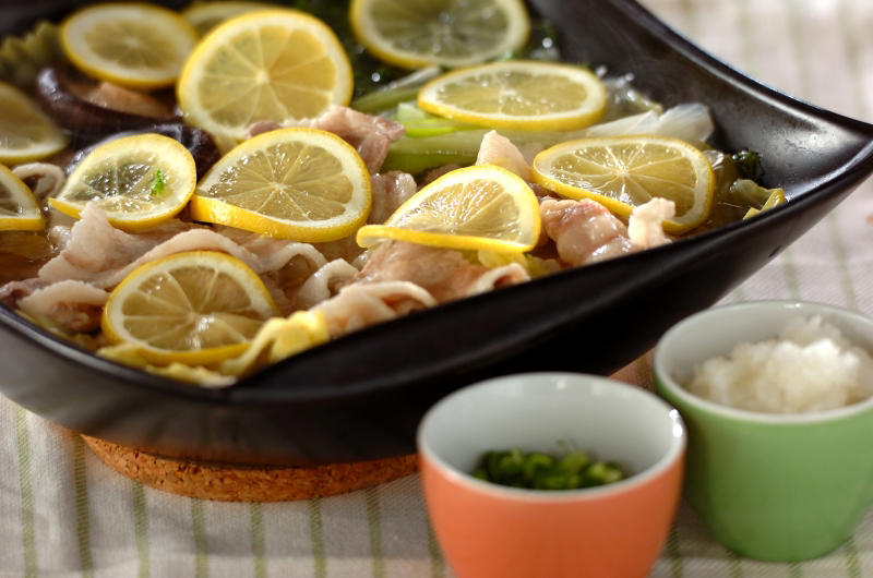 ナンプラー風味が新鮮！ 鶏唐揚げレモン鍋, 塩麹で柔らか！ ヨーグルトカレー鍋, 鮭と根菜の酒粕豆乳鍋, タイ風ちゃんこ鍋, キムチチーズタッカルビ鍋, 韓国の水炊き「タッカンマリ」