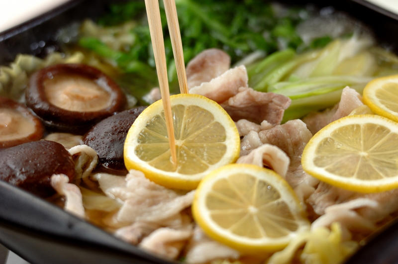 ナンプラー風味が新鮮！ 鶏唐揚げレモン鍋, 塩麹で柔らか！ ヨーグルトカレー鍋, 鮭と根菜の酒粕豆乳鍋, タイ風ちゃんこ鍋, キムチチーズタッカルビ鍋, 韓国の水炊き「タッカンマリ」