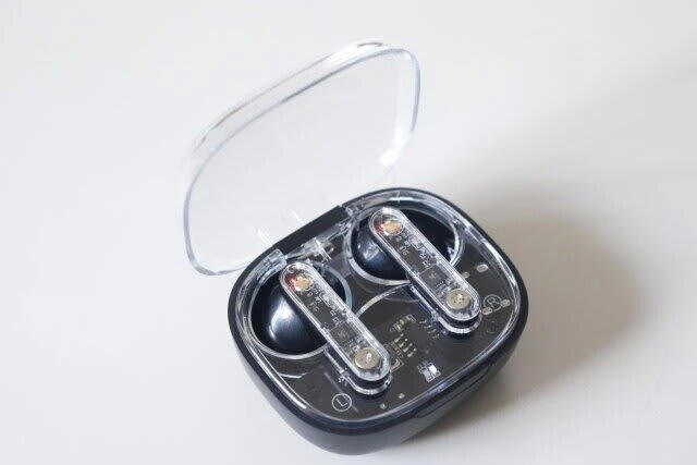 お家でカラオケできちゃう？！ダイソーで買える1,000円マイク, ダイソーのホームカラオケマイクはBluetooth対応, 残量が見えるって安心！LED表示の高機能モバイルバッテリー, ダイソーのモバイルバッテリーは残量表示が便利, ダイソーのType-Cも備えた3ポートタップが超便利！, 3ポートタップでスマホやPCを同時充電, スケルトンが可愛すぎる！デザインも機能も◎なダイソーの完全ワイヤレスイヤホン, ダイソーのワイヤレスイヤホンはタッチセンサー搭載, 手のひらサイズで本格派！ダイソーのミニダッチオーブンがキャンパーに人気, ダイソーのダッチオーブンは初心者にもおすすめ