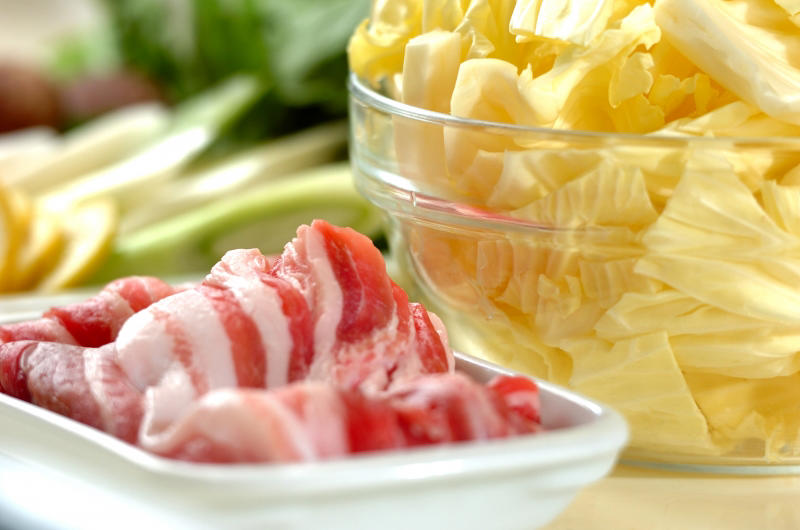 ナンプラー風味が新鮮！ 鶏唐揚げレモン鍋, 塩麹で柔らか！ ヨーグルトカレー鍋, 鮭と根菜の酒粕豆乳鍋, タイ風ちゃんこ鍋, キムチチーズタッカルビ鍋, 韓国の水炊き「タッカンマリ」