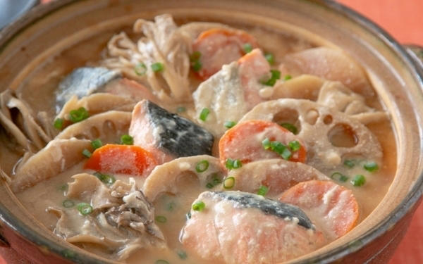 ナンプラー風味が新鮮！ 鶏唐揚げレモン鍋, 塩麹で柔らか！ ヨーグルトカレー鍋, 鮭と根菜の酒粕豆乳鍋, タイ風ちゃんこ鍋, キムチチーズタッカルビ鍋, 韓国の水炊き「タッカンマリ」