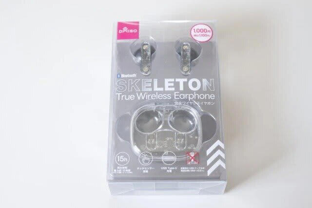 お家でカラオケできちゃう？！ダイソーで買える1,000円マイク, ダイソーのホームカラオケマイクはBluetooth対応, 残量が見えるって安心！LED表示の高機能モバイルバッテリー, ダイソーのモバイルバッテリーは残量表示が便利, ダイソーのType-Cも備えた3ポートタップが超便利！, 3ポートタップでスマホやPCを同時充電, スケルトンが可愛すぎる！デザインも機能も◎なダイソーの完全ワイヤレスイヤホン, ダイソーのワイヤレスイヤホンはタッチセンサー搭載, 手のひらサイズで本格派！ダイソーのミニダッチオーブンがキャンパーに人気, ダイソーのダッチオーブンは初心者にもおすすめ