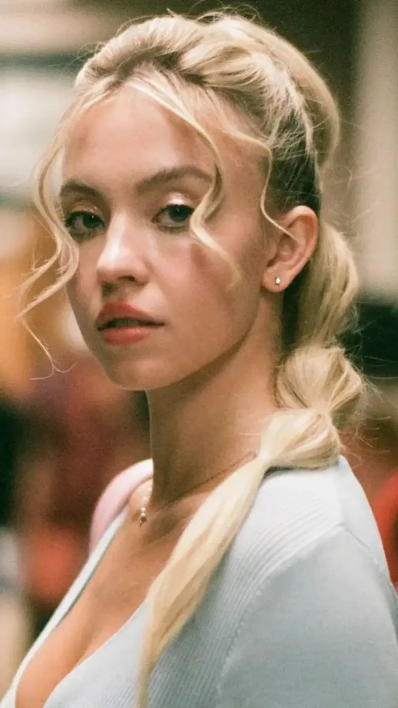 Who Is Returning For Euphoria Season 3, Zendaya as Rue Bennett, Hunter Schafer as Jules Vaughn, Sydney Sweeney as Cassie Howard, Jacob Elordi as Nate Jacobs, Alexa Demie as Maddy Perez, Chloe Cherry as Faye, Colman Domingo as Ali, Dominic Fike as Elliot, Who Isn’t Returning To Euphoria Season 3?, Barbie Ferreira as Kat Hernandez, Who Are The New Actors Joining Euphoria Season 3?, Sharon Stone, Natasha Lyonne, Trisha Paytas, Rosalía, Marshawn Lynch