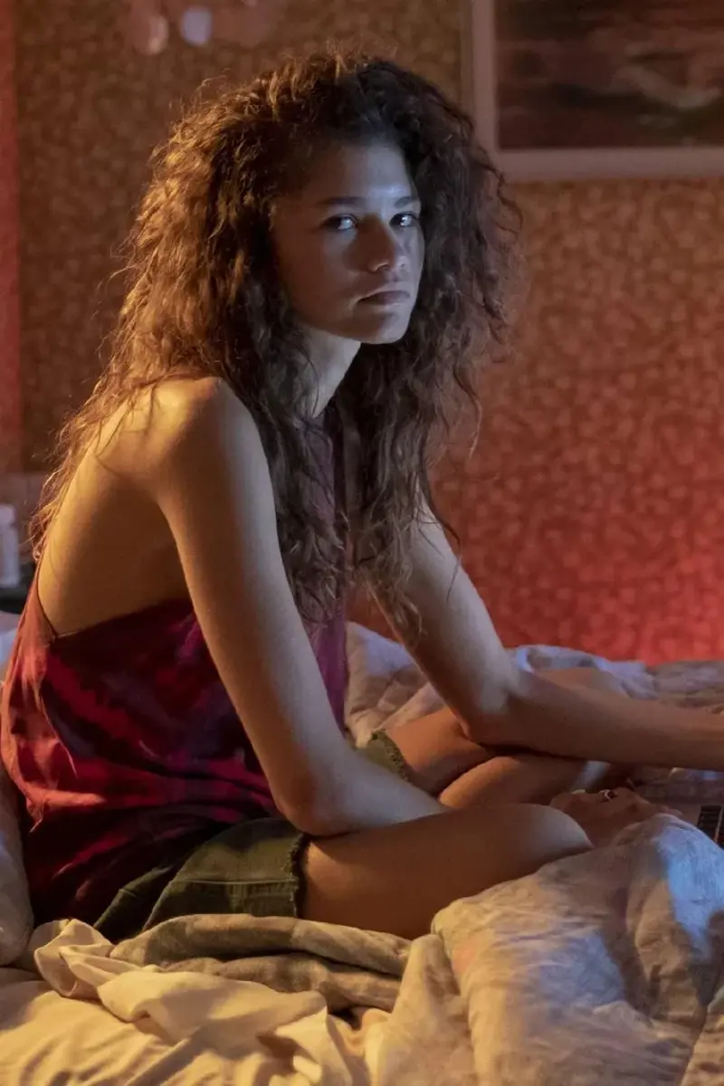 Who Is Returning For Euphoria Season 3, Zendaya as Rue Bennett, Hunter Schafer as Jules Vaughn, Sydney Sweeney as Cassie Howard, Jacob Elordi as Nate Jacobs, Alexa Demie as Maddy Perez, Chloe Cherry as Faye, Colman Domingo as Ali, Dominic Fike as Elliot, Who Isn’t Returning To Euphoria Season 3?, Barbie Ferreira as Kat Hernandez, Who Are The New Actors Joining Euphoria Season 3?, Sharon Stone, Natasha Lyonne, Trisha Paytas, Rosalía, Marshawn Lynch