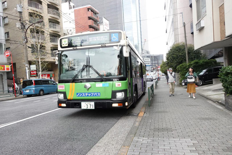 「営業係数」から読み解く赤字路線を取り巻く環境, 【ワースト1位・里48】混雑日本一「日暮里・舎人ライナー」と並行　なぜ廃止できない？, 【ピックアップ】ほぼ赤字路線！なぜ「はとバス」に委託されている？, 【ピックアップ】都営バス最長・約28km！「青梅行き・ロングランバス」赤字でも消滅しないワケ