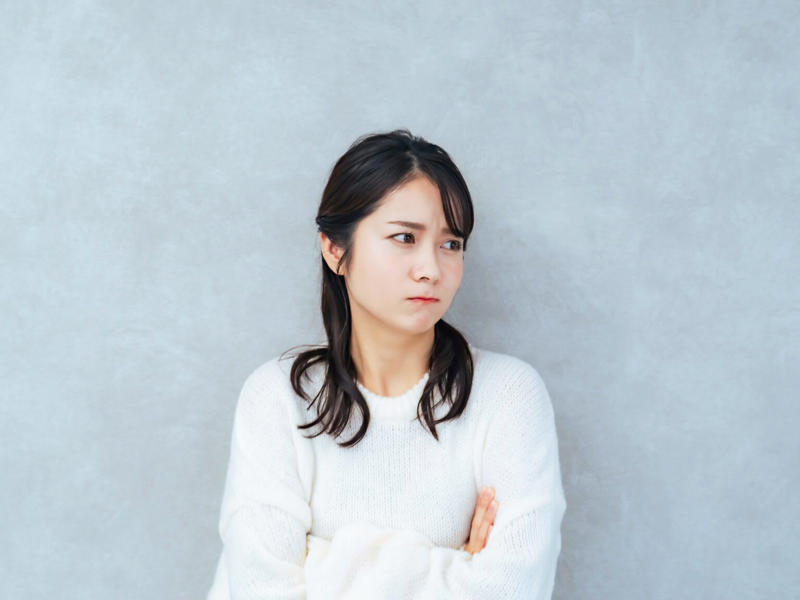 「あの人、自己中かも…」と感じる瞬間, 「自己中心的」と「自分を持っている」は違う, 自己中心的な女性に共通する6つの特徴, ①いつでも自分の話ばかりする, ②自分が正しいと決めつける, ③感情の起伏が激しく、不機嫌を隠さない, ④他人の気持ちを想像できない, ⑤自分のルールを押しつける, ⑥自分の非を認めず、責任転嫁する, 自己中心的な女性はなぜそうなる？心理的な理由, 自己肯定感が実は低い, 幼少期の家庭環境の影響, 他人への共感能力が未熟, 自己中心的な女性への上手な対処法, はっきりと自分の気持ちを伝える, 適切な距離感を持つ, 相手を変えようとしない, 自己中心的な性格を直すためにできること, 相手の話を最後まで聞く, 自分の言動を振り返る習慣をつける, 小さな思いやりを意識する