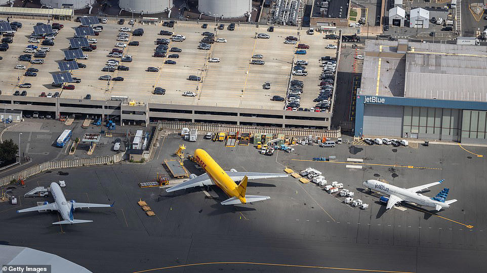 Travel chaos as major US airports hit by delays