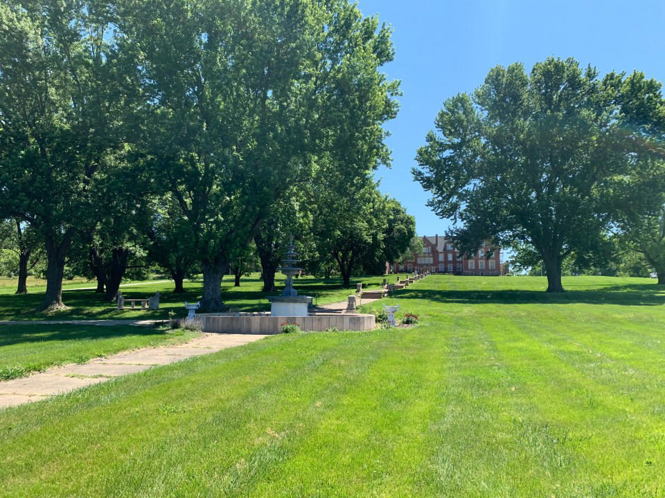 John Wornall House, Belvoir Winery and Inn, Epperson House, Vaile Victorian Mansion, The Elms Hotel &amp; Spa, The Glore Psychiatric Museum, The Beast, Edge of Hell, Exiled: Trail of Terrors, Macabre Cinema