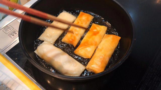 パリパリが止まらない！◯◯の皮で簡単「ベーコンポテトパイ」の作り方, おいしく作るコツ！, YouTube「エプロン」簡単レシピを動画で紹介しています。, Instagram「エプロン」簡単レシピを写真で紹介しています。