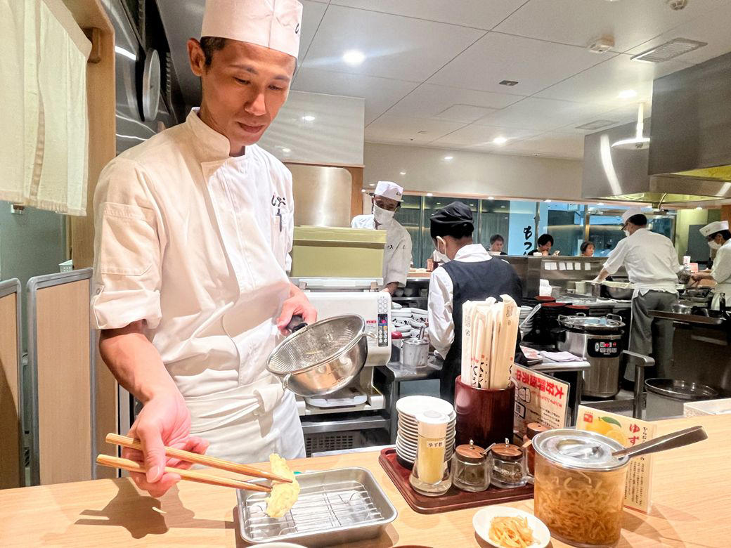 並んででも食べたい！福岡のソウルフード, 刺身級の新鮮さ！無料サービスのいか塩辛が大人気, 揚げたてのサクサクが食べられる！, 素材のよさが人気の理由, 時間に余裕を持って訪店したい