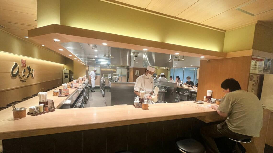 並んででも食べたい！福岡のソウルフード, 刺身級の新鮮さ！無料サービスのいか塩辛が大人気, 揚げたてのサクサクが食べられる！, 素材のよさが人気の理由, 時間に余裕を持って訪店したい