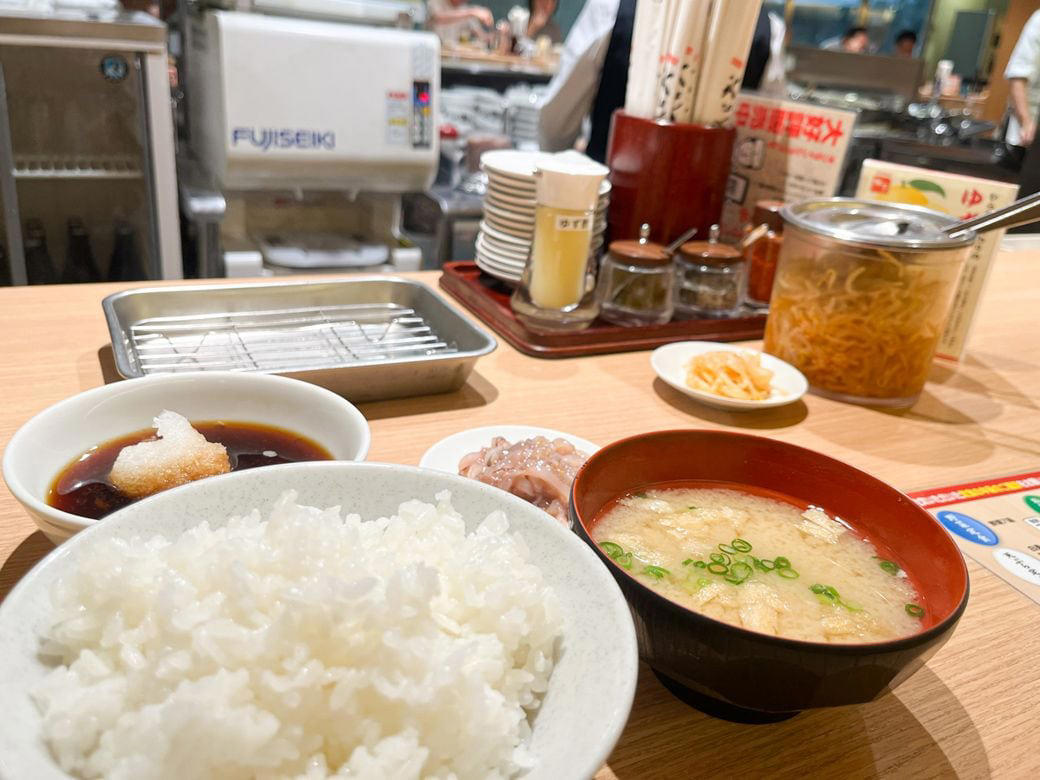 並んででも食べたい！福岡のソウルフード, 刺身級の新鮮さ！無料サービスのいか塩辛が大人気, 揚げたてのサクサクが食べられる！, 素材のよさが人気の理由, 時間に余裕を持って訪店したい