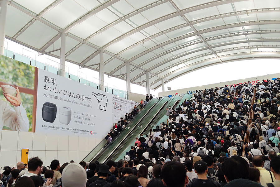 ■ 開幕初日も夜はガラガラだった「４月」, ■ ＧＷ中も今より半分で空いてた「５月」, ■ 短い梅雨→急な猛暑でまだ空いてた「６月」, ■ 来場者数の「潮目」が変わったのは？, ■ ４〜１０月まで「フランス館」＆「アメリカ館」前を定点観測