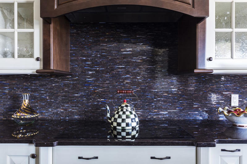 Windsor Counter Stools, Oversize Cabinet Hardware, Distressed Cabinets , Granite Countertops , Crammed Cabinetry, Toasters on the Counter, Magnet-Packed Fridge, Too Much Open Shelving, Word Art, All-White Appliances, Glass Mosaic Tiles, Too Much Clutter, Awkward Light Fixtures, Honey Oak Cabinets, Too Much Rustic Texture, Tuscan-Style Kitchens