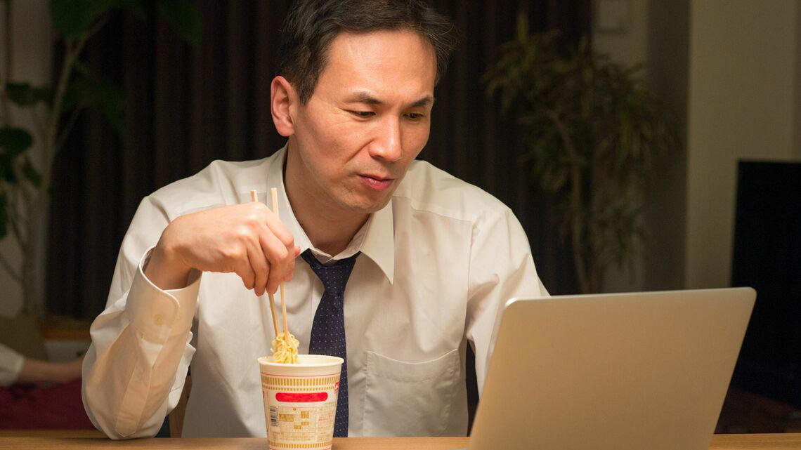 幸福度が低下する要因は？, 「中年未婚男性だけが特に幸福度が低い」のはなぜ？, 40代未婚男性の年収別幸福度, 既婚男性の幸福度が高い理由, いつまでたっても満たされない生き方, 出口のない負のスパイラル