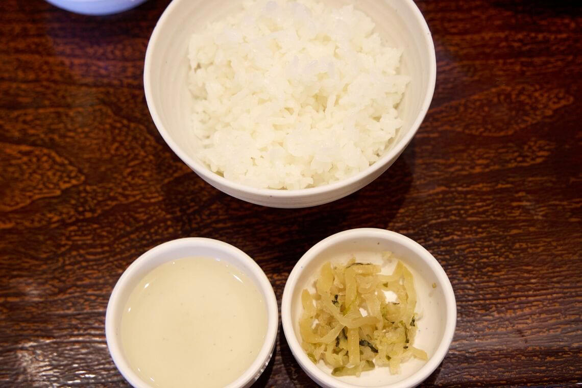 おかずを主役にするご飯を提供, おかわり無料の歴史, かつて「おかわり有料化」で反発も, おかわり継続をどうやって続けている？, セルフ型の店舗やスイーツの提供も, やよい軒らしいボリューム満点のスイーツ