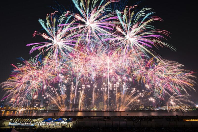 「なにわ淀川花火大会」の特徴と概要, 会場へのアクセスと最寄り駅, 当日は阪急鉄道の座席指定車両利用を制限, 当日は交通規制にも注意, 2025年の「なにわ淀川花火大会」プログラム内容は？, 花火大会のおすすめ観賞スポット