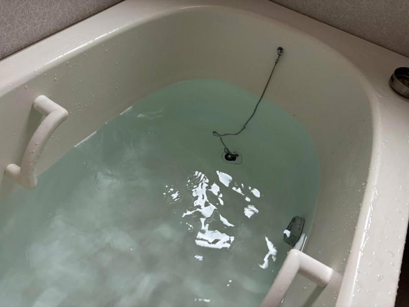 大掃除は春と秋にすませておく, 隙間時間でノズルや天井も掃除, 風呂釜を洗浄した結果は…, 同じタイミングで排水口のフタも破壊