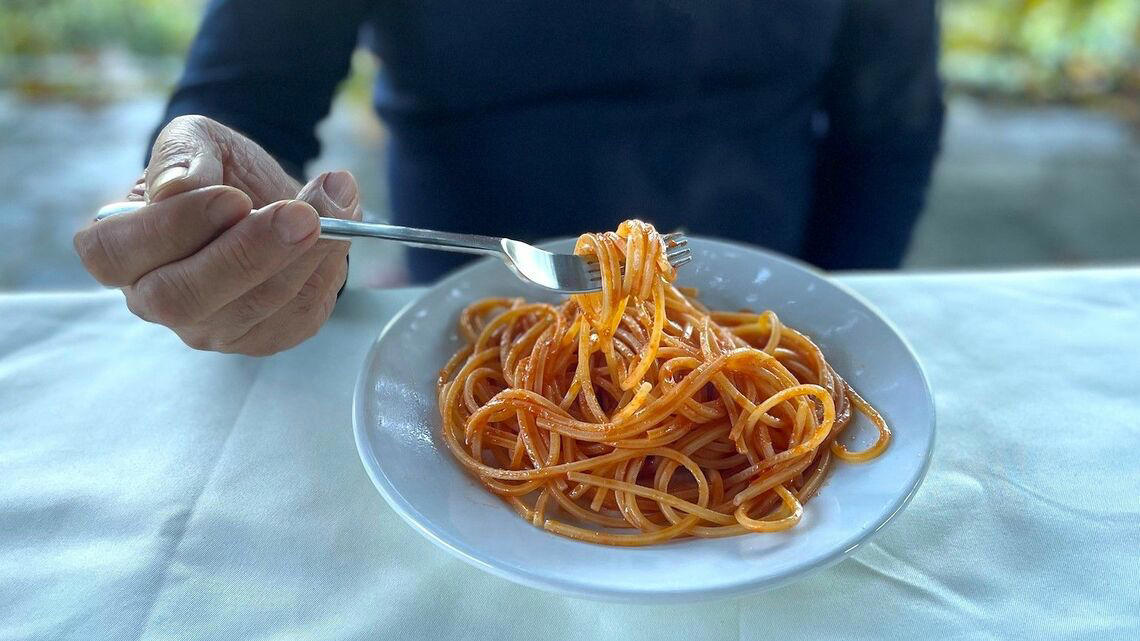 SNSなどで“外国人の批判”が目に付く, 「外国人はマナーが悪い」は本当か？, 「イタリア人は並ばない」は嘘だった？, 「郷にいれば郷に従え」は常に正しいのか, イタリアのおいしい文化の融合, イタリア生まれの娘からの指摘にハッとした