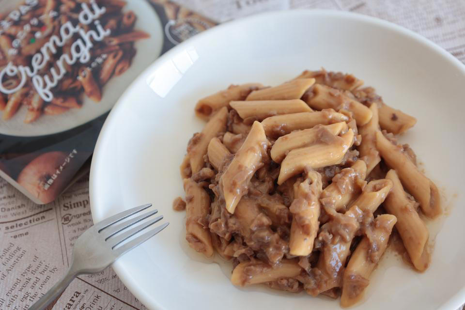 麺が伸びにくい！ 渾身の長期保存食が誕生, 肉・野菜の旨みが生きる「ボロネーゼ」, ほどよい辛さにこってり感が加わった「ペペロンチーノ」, マッシュルームの味わいが格別な「きのこクリーム」, 深みのある味わいにハマってしまう「キーマカレー」, ローリングストックに加えるべき一品として高評価！