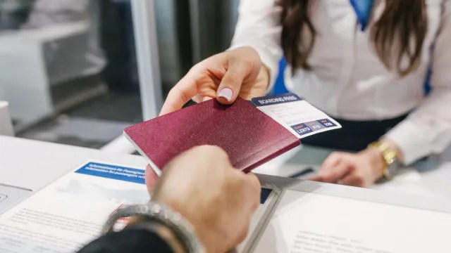 What is EES?, When does it start and what is the roll-out schedule?, How does it work?, Which countries will have EES?, Where will it start first?, Which airports will it be rolled out in?, Will it be rolled out for cruises?, Will I be asked questions at the border?, Are there any more changes to border rules?
