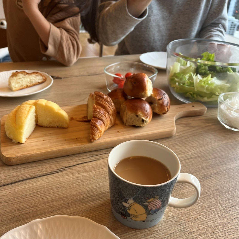 1：「来客用スリッパ」はおもてなしじゃなく思い込みだった, 2：「来客用の食器」をやめて、好きな器でおもてなし, 3：「来客用のかけ布団」を手放したら気楽になった, 「完璧なおもてなし」より、「無理しない迎え方」が心地いい