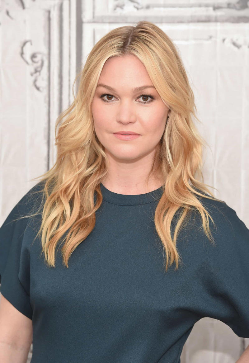 Julia Stiles Gwyneth Paltrow, Chrissy Teigen, Tracee Ellis Ross, Meghan Markle, Drew Barrymore, Ashley Graham, Kim Kardashian, Eva Longoria, Khloé Kardashian, Keira Knightley, Jessica Alba, Victoria Beckham, Christina Applegate, Gigi Hadid, Adriana Lima, Julia Stiles, Lily Aldridge, Margot Robbie, Gal Gadot, Karen Elson, Kate Upton, Molly Sims, Rosie Huntington-Whiteley, Rebecca Minkoff