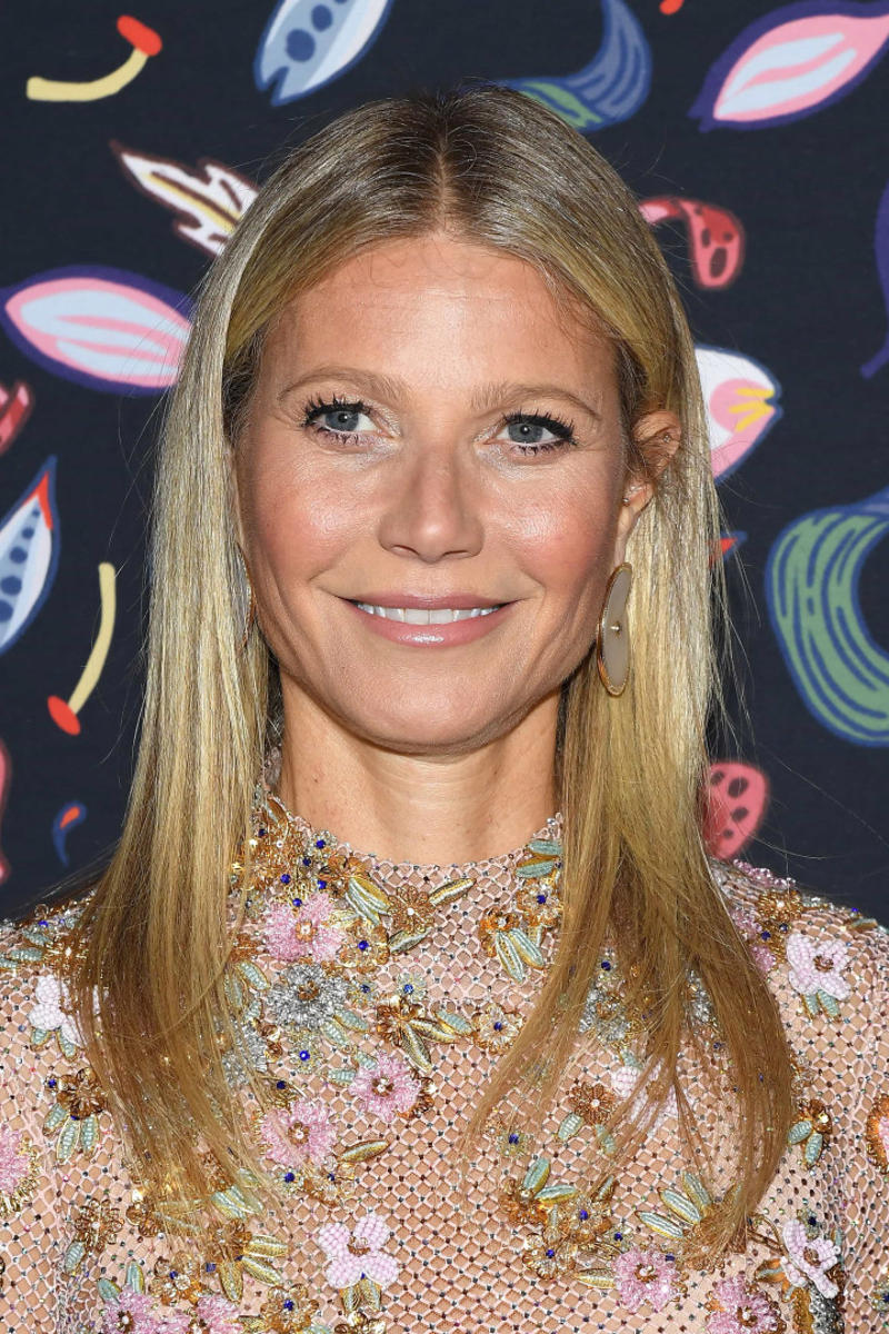 Gwyneth Paltrow Gwyneth Paltrow, Chrissy Teigen, Tracee Ellis Ross, Meghan Markle, Drew Barrymore, Ashley Graham, Kim Kardashian, Eva Longoria, Khloé Kardashian, Keira Knightley, Jessica Alba, Victoria Beckham, Christina Applegate, Gigi Hadid, Adriana Lima, Julia Stiles, Lily Aldridge, Margot Robbie, Gal Gadot, Karen Elson, Kate Upton, Molly Sims, Rosie Huntington-Whiteley, Rebecca Minkoff