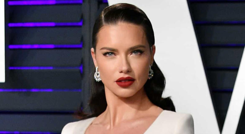 Adriana Lima Gwyneth Paltrow, Chrissy Teigen, Tracee Ellis Ross, Meghan Markle, Drew Barrymore, Ashley Graham, Kim Kardashian, Eva Longoria, Khloé Kardashian, Keira Knightley, Jessica Alba, Victoria Beckham, Christina Applegate, Gigi Hadid, Adriana Lima, Julia Stiles, Lily Aldridge, Margot Robbie, Gal Gadot, Karen Elson, Kate Upton, Molly Sims, Rosie Huntington-Whiteley, Rebecca Minkoff