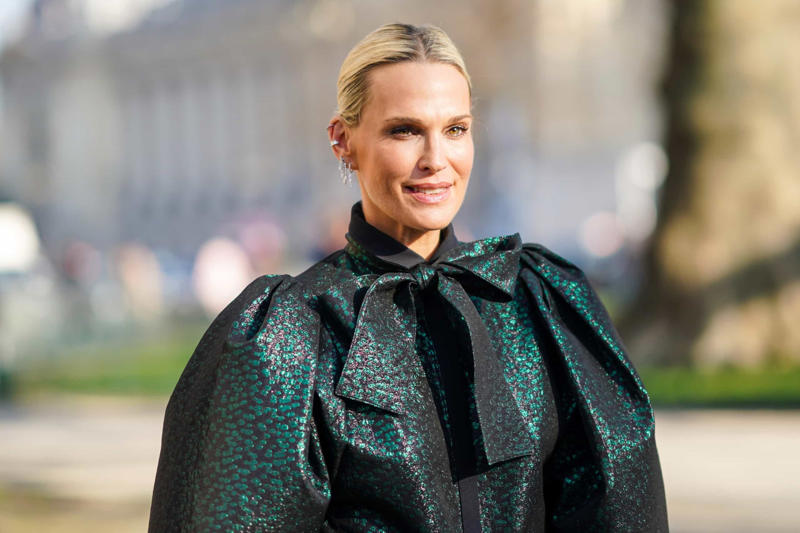 Molly Sims Gwyneth Paltrow, Chrissy Teigen, Tracee Ellis Ross, Meghan Markle, Drew Barrymore, Ashley Graham, Kim Kardashian, Eva Longoria, Khloé Kardashian, Keira Knightley, Jessica Alba, Victoria Beckham, Christina Applegate, Gigi Hadid, Adriana Lima, Julia Stiles, Lily Aldridge, Margot Robbie, Gal Gadot, Karen Elson, Kate Upton, Molly Sims, Rosie Huntington-Whiteley, Rebecca Minkoff