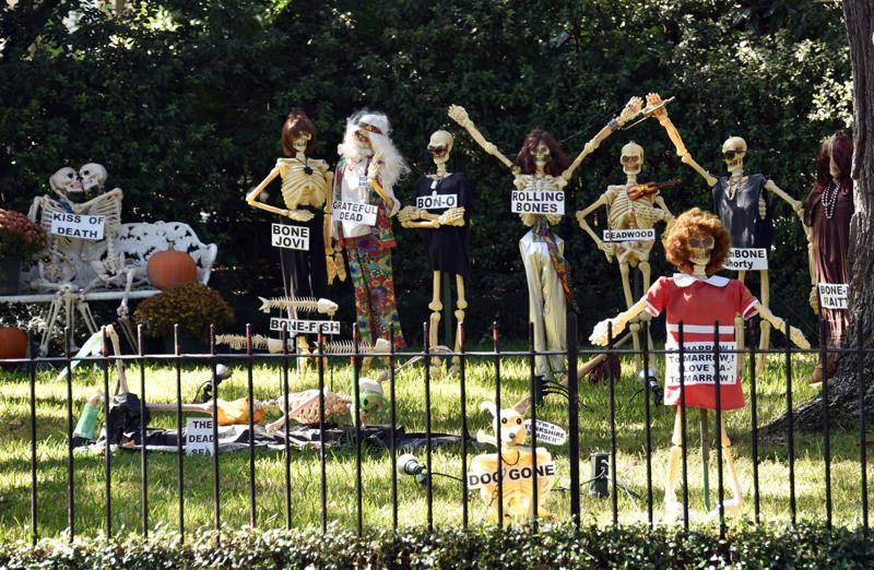 A famous graveyard DIY graveyard, Creepy carnival entrance, Inflatable Halloween, Pumpkin realness, Dress your door, Spider webs, Go oversized, Ghostbusters house, A famous graveyard, Towering monsters, Spooky sophistication, Scary toy box, Spooky smoke machine, Killer animals, Skeleton musicians, Light it up, Make them scream, Climbing skeletons, Halloween buffet, Pumpkin jellyfish, Halloween in Istanbul, A witchy entrance, Pumpkin hospital, Creepy chandeliers, Whimsical ghosts, Breaking out, Sick pumpkins