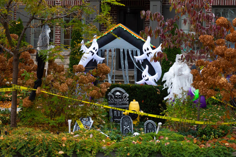 Ghostbusters house DIY graveyard, Creepy carnival entrance, Inflatable Halloween, Pumpkin realness, Dress your door, Spider webs, Go oversized, Ghostbusters house, A famous graveyard, Towering monsters, Spooky sophistication, Scary toy box, Spooky smoke machine, Killer animals, Skeleton musicians, Light it up, Make them scream, Climbing skeletons, Halloween buffet, Pumpkin jellyfish, Halloween in Istanbul, A witchy entrance, Pumpkin hospital, Creepy chandeliers, Whimsical ghosts, Breaking out, Sick pumpkins