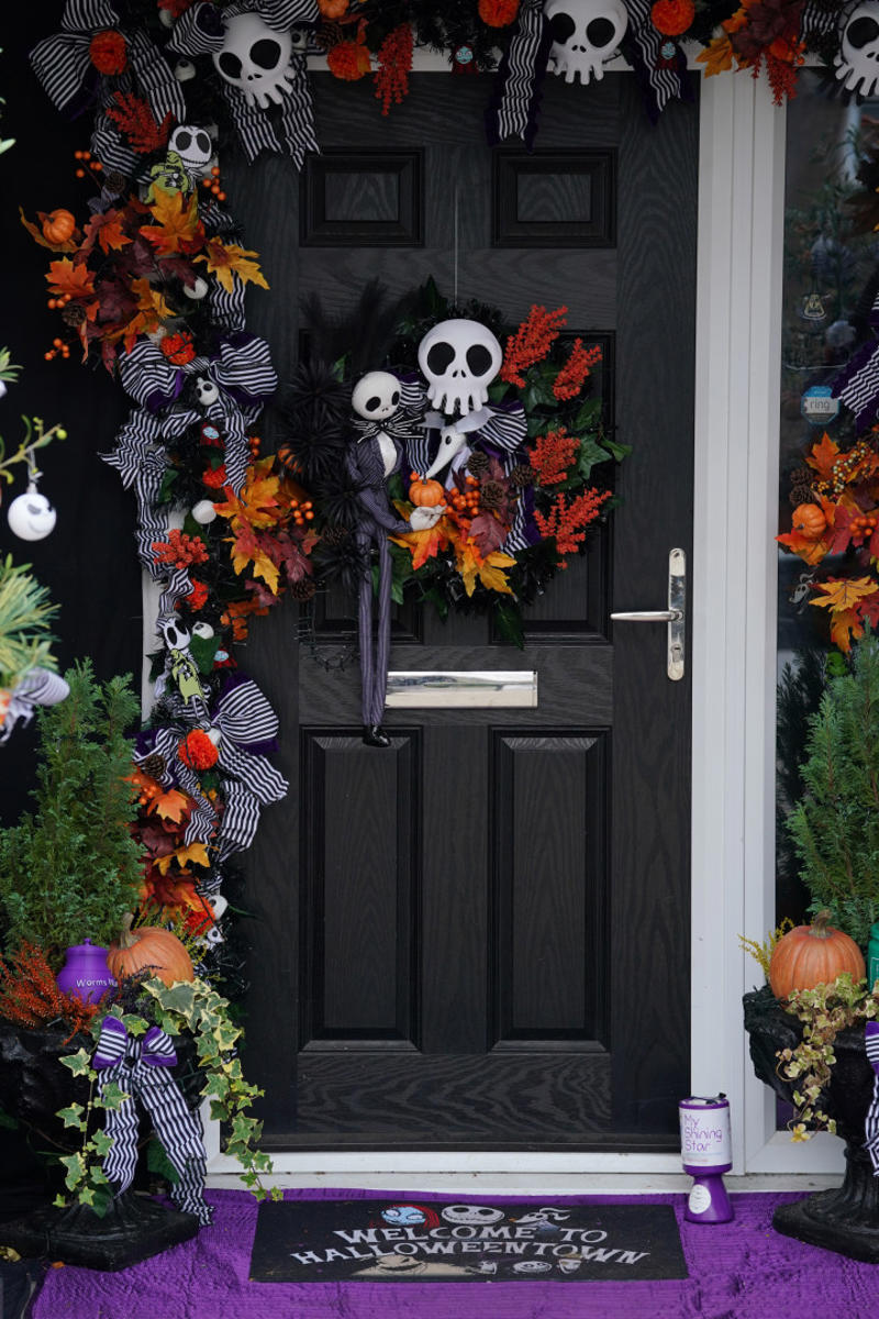 Dress your door DIY graveyard, Creepy carnival entrance, Inflatable Halloween, Pumpkin realness, Dress your door, Spider webs, Go oversized, Ghostbusters house, A famous graveyard, Towering monsters, Spooky sophistication, Scary toy box, Spooky smoke machine, Killer animals, Skeleton musicians, Light it up, Make them scream, Climbing skeletons, Halloween buffet, Pumpkin jellyfish, Halloween in Istanbul, A witchy entrance, Pumpkin hospital, Creepy chandeliers, Whimsical ghosts, Breaking out, Sick pumpkins