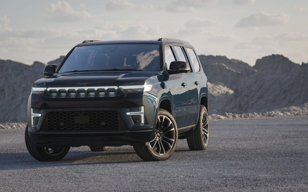 2025 Hyundai Santa Fe, 2025 Mazda CX-90, 2025 Toyota Grand Highlander, 2025 Genesis GV80, 2025 Volvo XC90, 2025 Chevrolet Tahoe / Suburban, 2025 Ford Expedition, 2025 Lexus GX, 2025 GMC Yukon, 2025 BMW X7, 2025 Cadillac Escalade, 2025 Mercedes-Benz GLS-Class, 2025 Lincoln Navigator, 2025 Lexus LX, 2025 Land Rover Range Rover