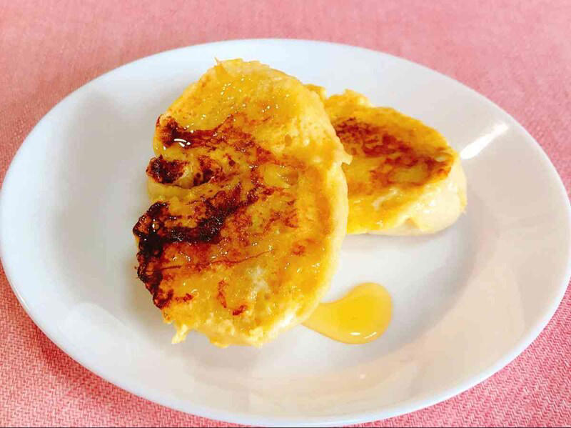 コストコの「クラシックバゲット」の基本情報, コストコの「クラシックバゲット」の味, コストコの「クラシックバゲット」のおいしい食べ方, コストコの「クラシックバゲット」の保存方法＆リベイクのコツ, コストコの「ガーリックバゲット」の基本情報, コストコの「ガーリックバゲット」の味と焼き方のコツ, コストコの「ガーリックバゲット」のおいしい食べ方, コストコの「ガーリックバゲット」の保存方法＆リベイクのコツ, コストコ販売の「メニセズ プチパン」の基本情報, コストコ販売の「メニセズ プチパン」の味, コストコ販売の「メニセズ プチパン」のおいしい食べ方, コストコ販売の「メニセズ プチパン」の保存方法＆リベイクのコツ, Q1：コストコのフランスパンのカロリーは？, Q2：フランスパンのリベイクの方法は？, Q3：フランスパンの冷凍・解凍方法のコツは？, Q4：「ガーリックバゲット」は焼くときに油が落ちる？