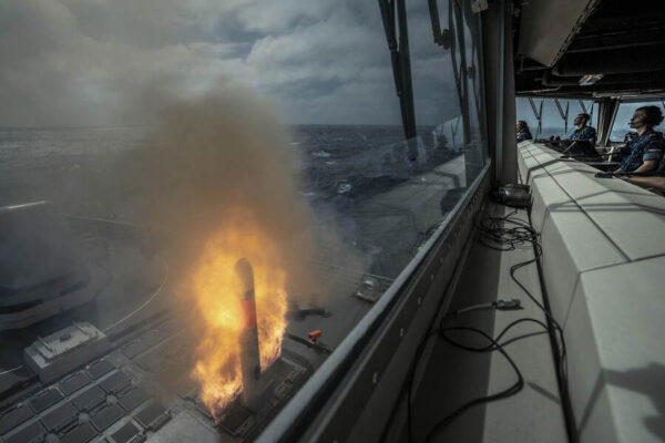 戦局を変える「ゲームチェンジャー」にはならない？, トマホーク運用に不可欠な「アメリカとの協力」, アメリカの「トマホーク工場」で協調されたコト, ロシアが神経をとがらせるワケ, 【すでにトマホーク要らず？】これがウクライナの「すごい長射程」ミサイル発射の瞬間です（動画）