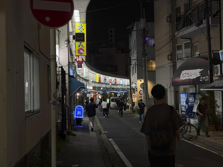 片手で使えない、という現実, 音が良くて大きくて、びっくりした, 「のぞき込む」Face IDへの違和感, やきそばを作って気づいた、重さとバランス, カメラは最高。マクロ撮影の「頼もしさと異様さ」, iPadのように、サイドボタンにTouch IDを！, スマホに求めるものは、手のひらと日常が教えてくれる