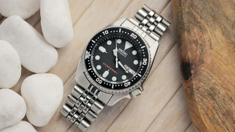 1. Rolex, 2. Patek Philippe, 3. Audemars Piguet, 4. Omega, 5. Cartier, 6. Tag Heuer, 7. Jaeger-LeCoultre, 8. Breitling, 9. Panerai, 10. Vacheron Constantin, 1. Seiko, 2. Orient, 3. Tissot, 4. Hamilton, 5. Casio, 6. Timex, 7. Citizen, 8. Bulova, 9. Baltic, 10. Dan Henry