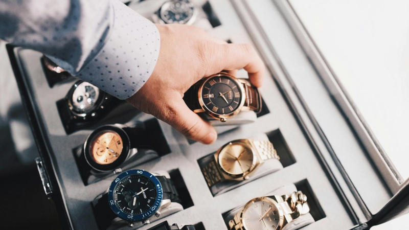 1. Rolex, 2. Patek Philippe, 3. Audemars Piguet, 4. Omega, 5. Cartier, 6. Tag Heuer, 7. Jaeger-LeCoultre, 8. Breitling, 9. Panerai, 10. Vacheron Constantin, 1. Seiko, 2. Orient, 3. Tissot, 4. Hamilton, 5. Casio, 6. Timex, 7. Citizen, 8. Bulova, 9. Baltic, 10. Dan Henry