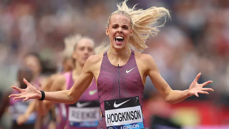 イギリス人選手はパリ五輪の800メートルで金メダルを獲得し、世界陸上では銅メダルを獲得した。, 長い怪我から東京で復帰したキーリー・ホジキンソンのレースは、ソーシャルメディア上で批判を浴びた。, 「世界選手権で銅メダルを獲得した後、多くの否定的なコメントがあった」, 「コメントの中には「恥を知るべきだ」「酷いレースだ」「彼女はTikTokで動画を作るのに忙しすぎる......」などが見られた」, 「そういう人たちの言うことは無視して前に進むしかない」, 「しかし、調子が悪いときには、この批判はより大きな影響を与える」, 「自分がしたいことは走ることだ」, 「ソーシャルメディアは現実ではないことを忘れてはならない」, 「自分の仕事に集中するんだ」, 2002年3月3日、ウィガン生まれのイギリス人アスリート。, インスタグラムで50万人以上のフォロワーを持つキーリー・ホジキンソン。