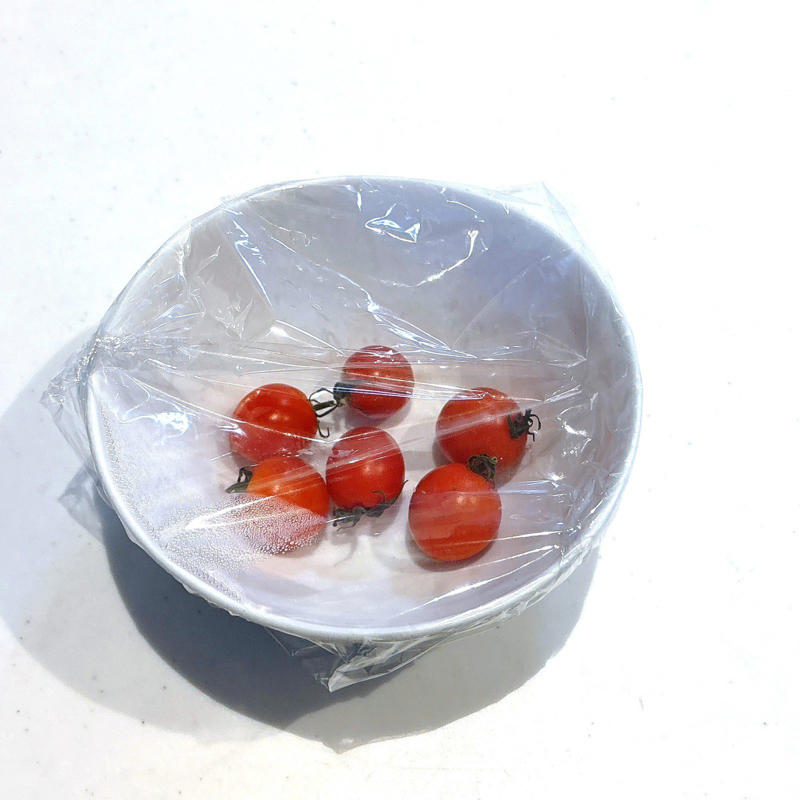 手順1．ラップを丸めて、台所用中性洗剤をつけます, 手順2．シンクに水をかけます, 手順3．シンク全体の汚れを落とします, 手順4．水で洗い流したら終了です