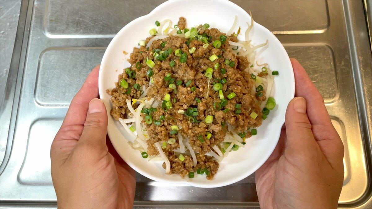 食材1：あらゆる食材と相性がよい「モヤシ」, 食材2：一品でもかさ増しでも大活躍の「豆腐」, 食材3：幅広いアレンジ料理が楽しめる「油揚げ」, 食材4：コスパも使い勝手も最高な「鶏肉」, 食材5：どんな料理にも合う万能野菜「キャベツ」