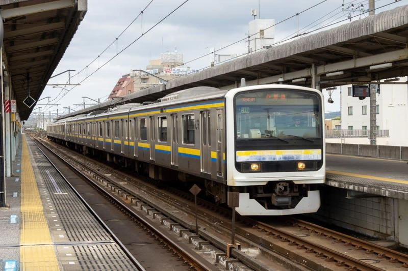 首都圏各地から手軽に旅情を味わえる外房線（JR東日本）, 内房線と双子のような存在の路線, 観光から通勤までマルチに活躍する〔わかしお〕, JR東日本の通勤電車の礎となった209系が現役, 房総旅の強い味方！「サンキュー♥ちばフリー乗車券」, 外房線の見どころ, 七夕のイラストが描かれた茂原のガスタンク, 鵜原理想郷や鯛の浦など観光スポットが目白押し, 外房線（JR東日本） データ