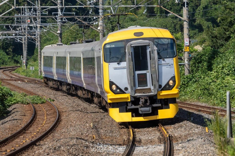 首都圏各地から手軽に旅情を味わえる外房線（JR東日本）, 内房線と双子のような存在の路線, 観光から通勤までマルチに活躍する〔わかしお〕, JR東日本の通勤電車の礎となった209系が現役, 房総旅の強い味方！「サンキュー♥ちばフリー乗車券」, 外房線の見どころ, 七夕のイラストが描かれた茂原のガスタンク, 鵜原理想郷や鯛の浦など観光スポットが目白押し, 外房線（JR東日本） データ