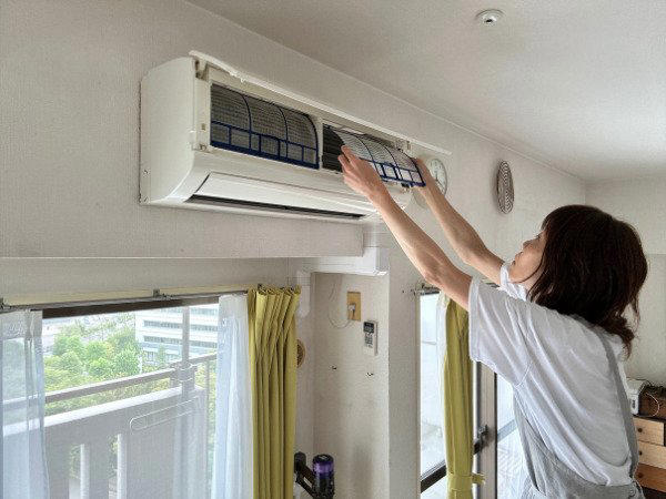 1：服と寝具の入れ替えタイミングで「クローゼット」をリセット, 2：「加湿器・空気清浄機」のお手入れ, 3：エアコンのお手入れと掃除方法, 4：玄関・ベランダ・外周りのリセット, 5：照明器具のお手入れ