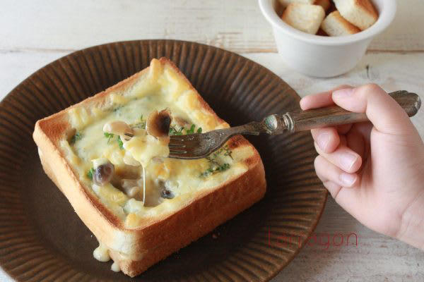 今日の主役は、ほうれん草。, トースターで10分！簡単「ほうれん草とハムのパンキッシュ」, 材料・分量（人数：2人分）, タラゴンの挿し木（お料理ブログ）※毎日更新中！, インスタグラム（おいしい日常を日々更新♪）