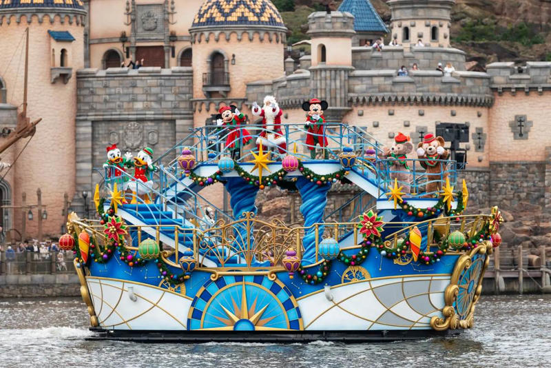 東京ディズニーランド：10年ぶりの新パレード「トイズ・ワンダラス・クリスマス！」, 東京ディズニーシー：ミッキーやダッフィーが登場する「ディズニー・クリスマス・グリーティング」, 両パーク共通の楽しみ方：クリスマスツリーや夜空を彩る花火, クリスマス限定のスペシャルグッズ＆メニューも登場, ディズニーホテルやリゾートラインでもクリスマス気分を満喫, 「ディズニー・クリスマス」概要