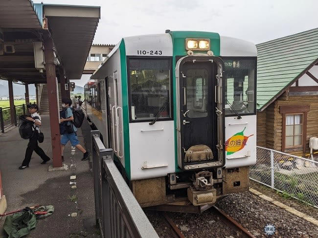 往路は鉄道、復路はバス, 大きなアップダウンや急カーブはなし, 1977年全通の気仙沼線, JRが自らBRTを運行する, 専用道と一般道、乗り心地は月とスッポン